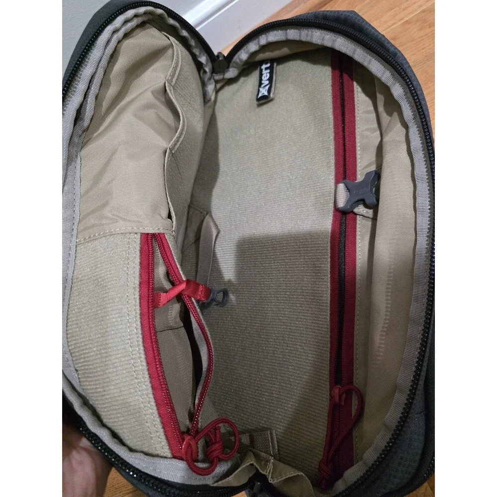 Vertx VTX5010 EDC Commuter Sling Bag - Smoke Gray